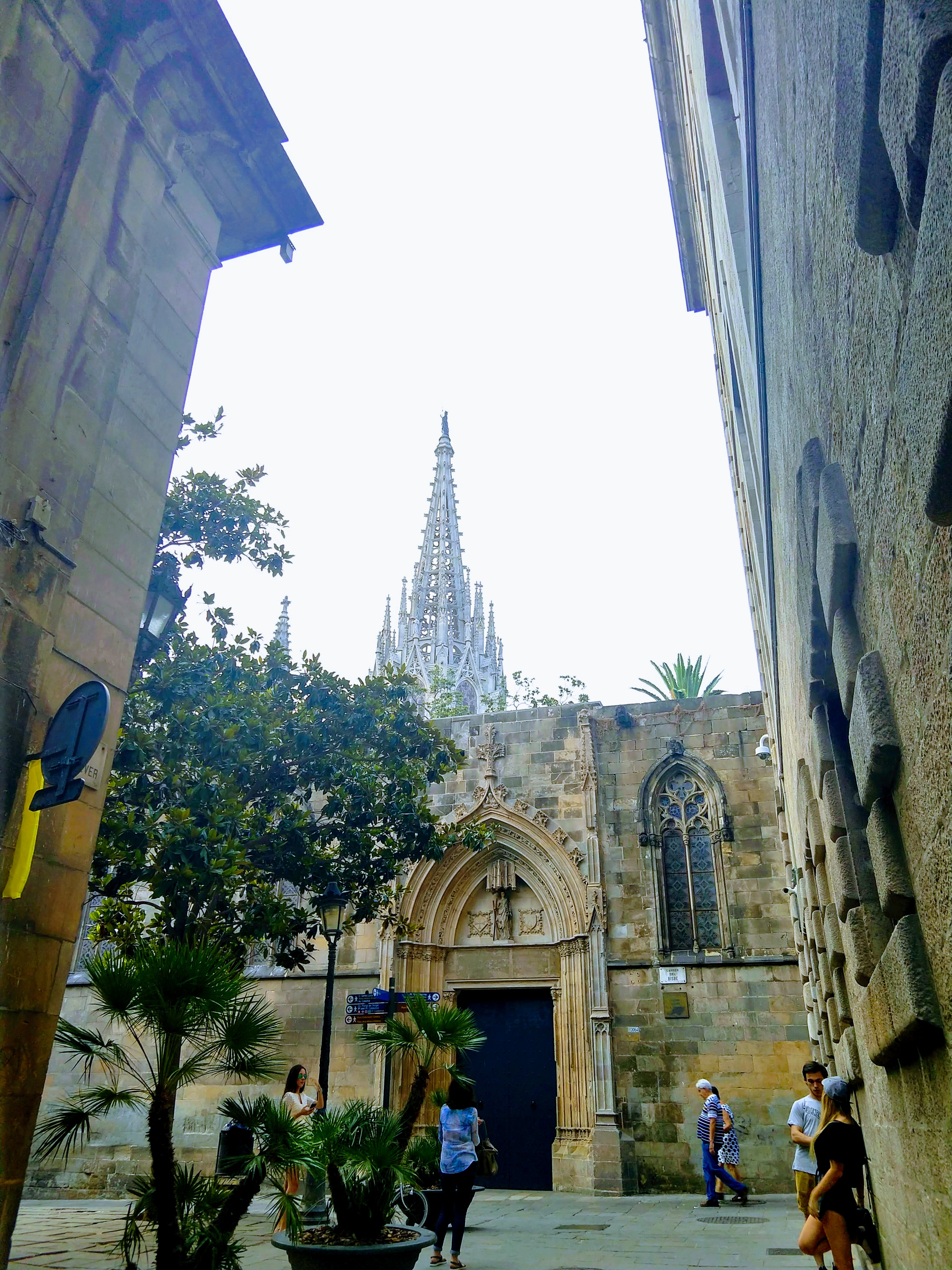 You are currently viewing Introducing: Barcelona [What To Expect In The Gothic Quarter]